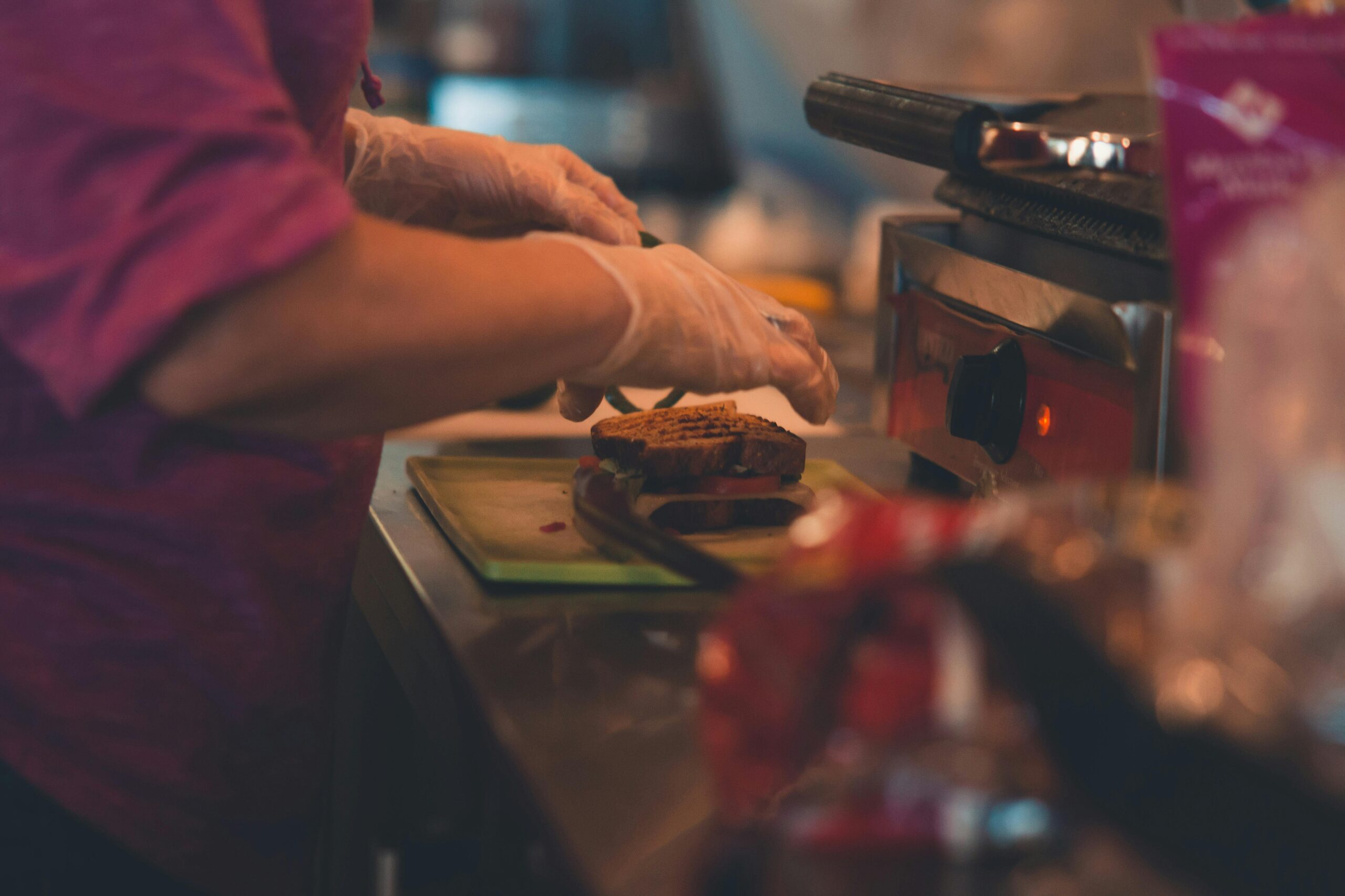 When Are Food Workers Required To Wear Gloves?